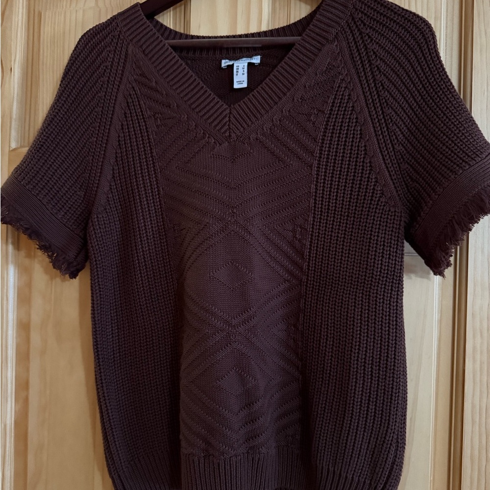 Ladies brown sweater brand new never  wore.  size small. Firm